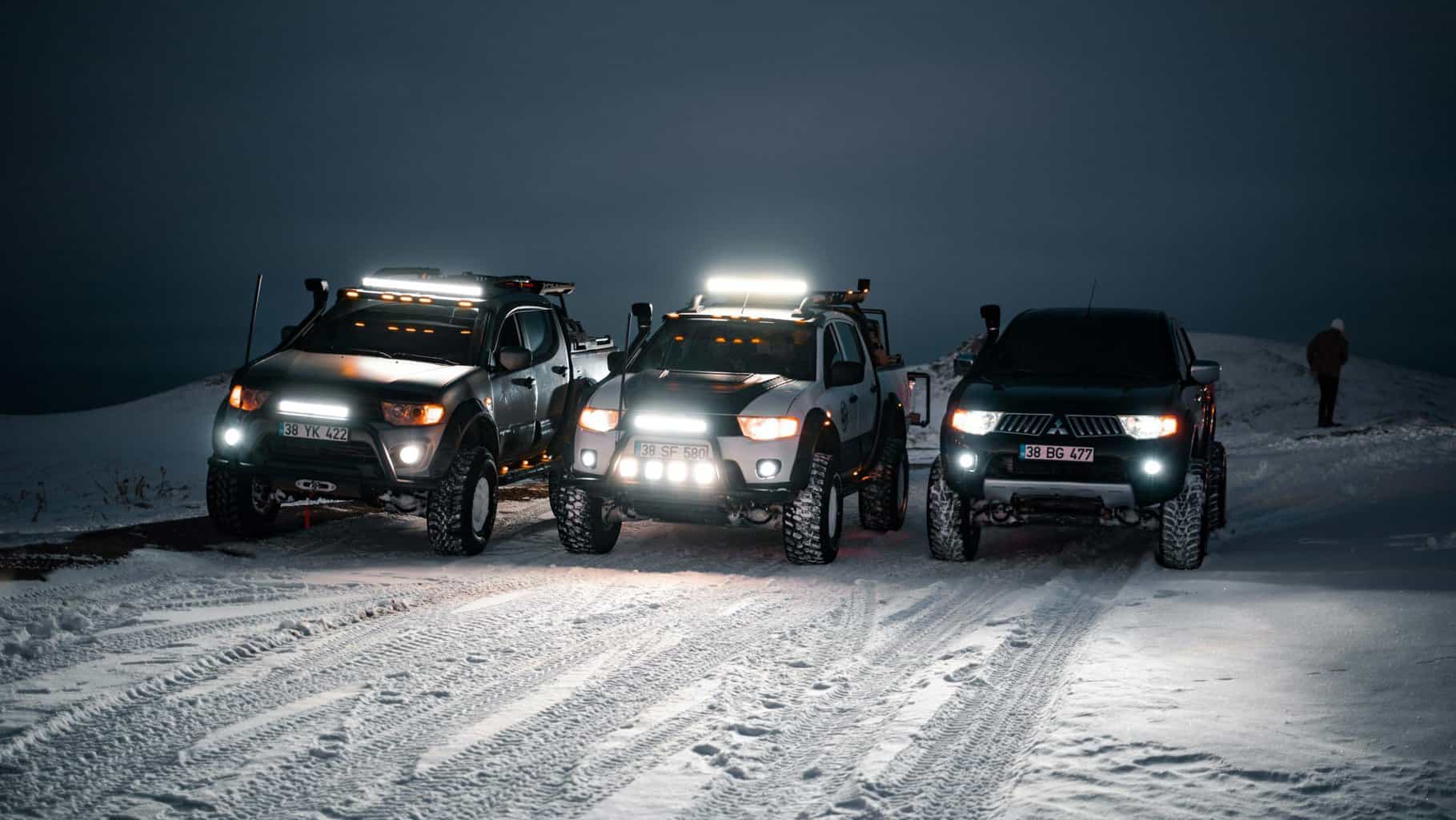 LED-bar varianter på tree jeeps i norsk vinterføre - beste-ledbar.no